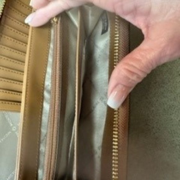 Michael Kors Wallet Wristlet - Picture 3 of 4